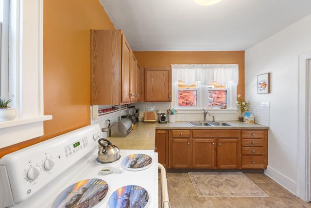909 Slayton Avenue, Grand Haven City, MI 49417