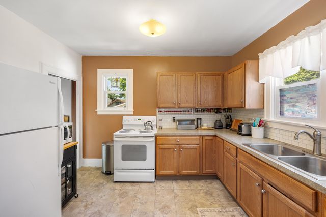 909 Slayton Avenue, Grand Haven City, MI 49417
