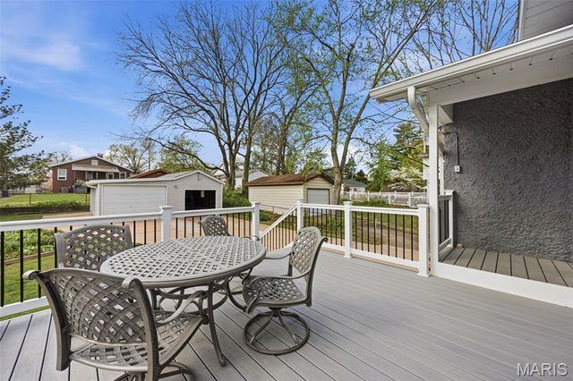 7334 Richmond Place, St Louis, MO 63143