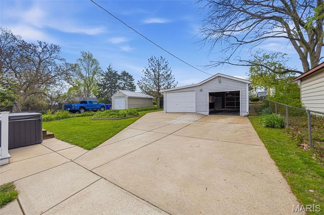 7334 Richmond Place, St Louis, MO 63143