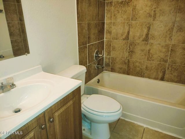 9488 Landry McKee Lane B, El Paso, TX 79907