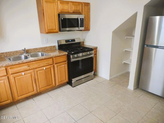 9488 Landry McKee Lane B, El Paso, TX 79907