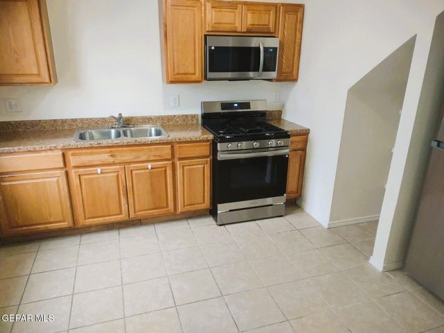 9488 Landry McKee Lane B, El Paso, TX 79907