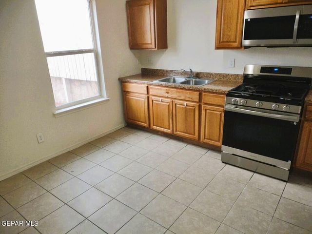 9488 Landry McKee Lane B, El Paso, TX 79907