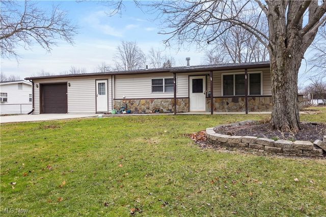 12393 National Drive, Grafton, OH 44044