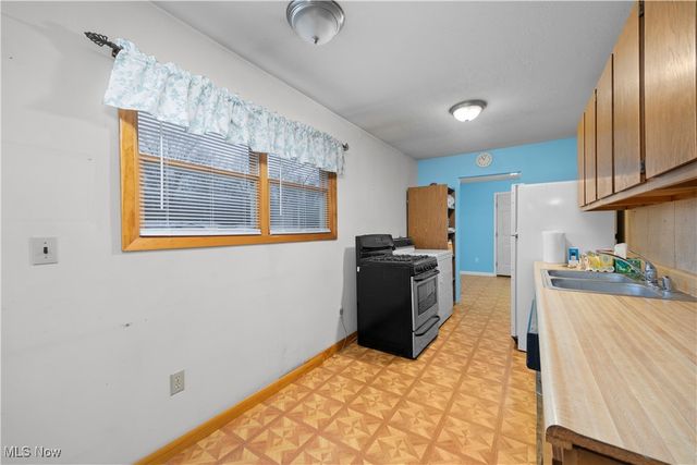 12393 National Drive, Grafton, OH 44044