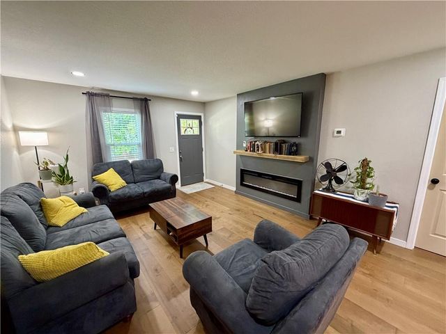 1120 Pacific Avenue, Osawatomie, KS 66064