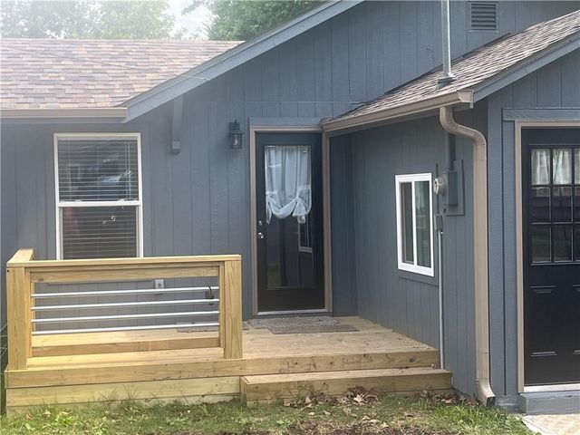 1120 Pacific Avenue, Osawatomie, KS 66064