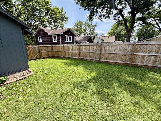 1120 Pacific Avenue, Osawatomie, KS 66064