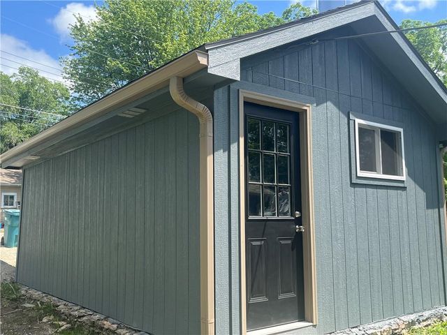 1120 Pacific Avenue, Osawatomie, KS 66064