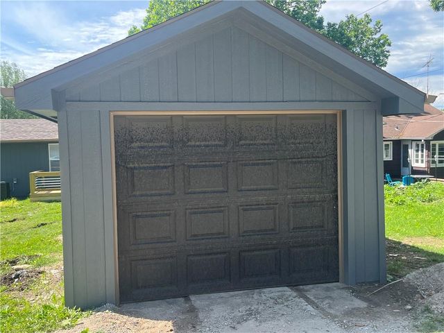 1120 Pacific Avenue, Osawatomie, KS 66064