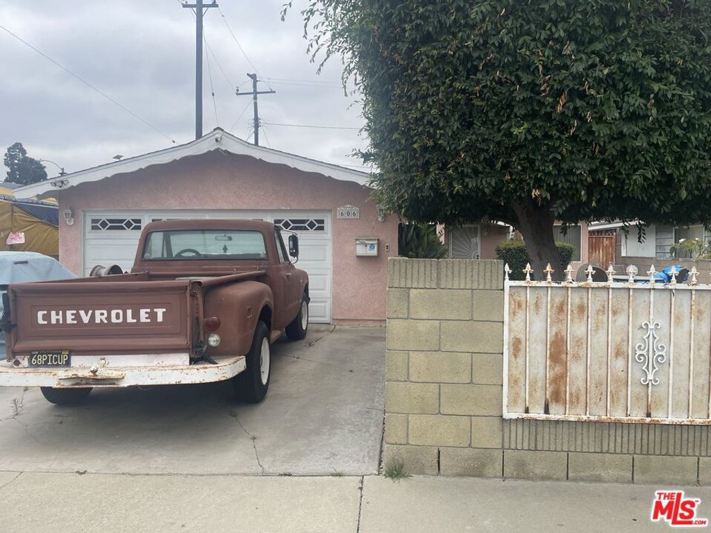 606 W Galavan Street, Carson, CA 90745