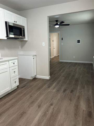 407 N Justin Avenue Unit A, Dallas, TX 75211