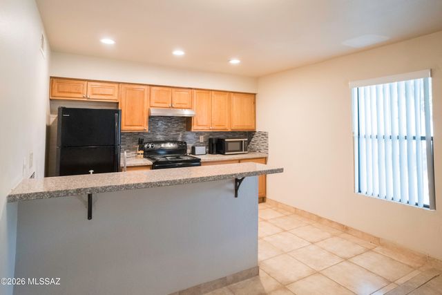6633 E Calle La Paz, Tucson, AZ 85715