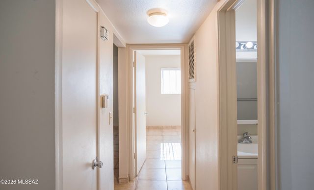 6633 E Calle La Paz, Tucson, AZ 85715