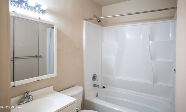 6633 E Calle La Paz, Tucson, AZ 85715