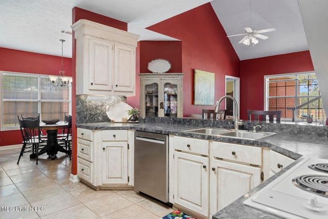 102 Park Place, Clinton, MS 39056