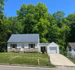 6236 Stewart Road, Silverton, OH 45227