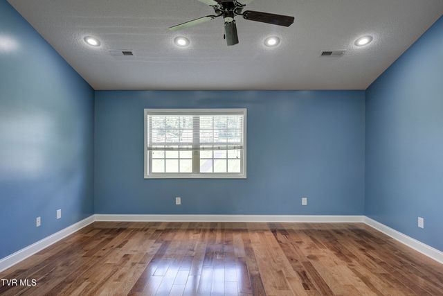 1406 Martins Glen Lane, Gray, TN 37615