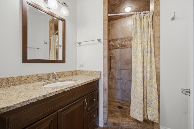 941 Greenwood Avenue, Deerfield, IL 60015