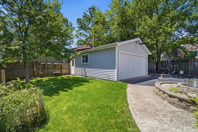 941 Greenwood Avenue, Deerfield, IL 60015