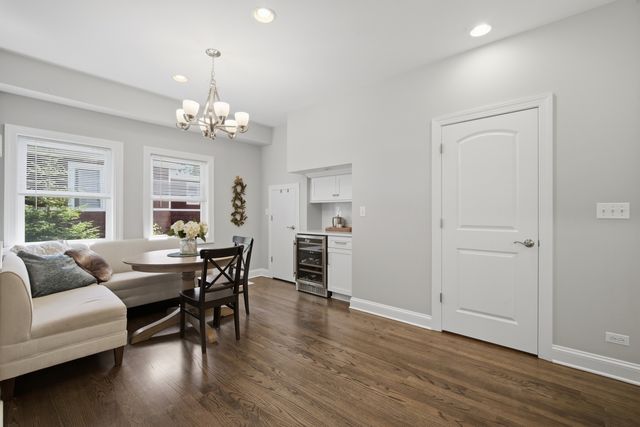 941 Greenwood Avenue, Deerfield, IL 60015