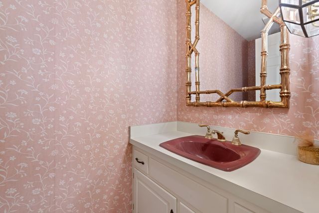 2016 Midwest club Parkway, Oak Brook, IL 60523