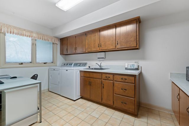 2016 Midwest club Parkway, Oak Brook, IL 60523