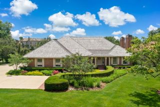 2016 Midwest club Parkway, Oak Brook, IL 60523