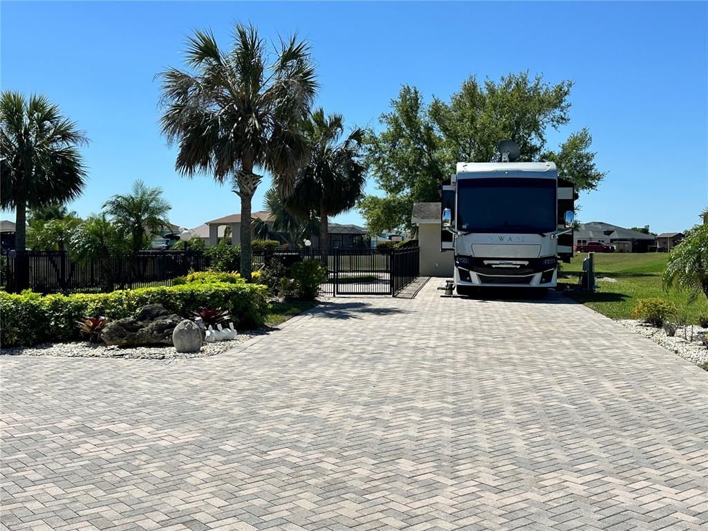 728 TEABERRY TRAIL, Polk City, FL 33868