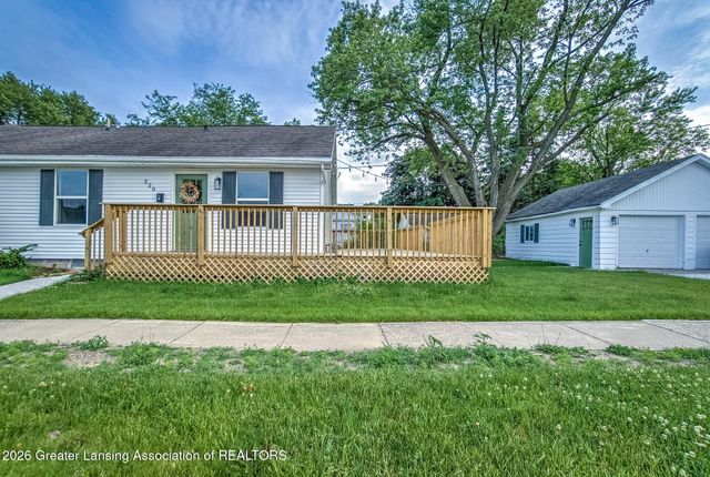 220 Edwards Street, Grand Ledge, MI 48837