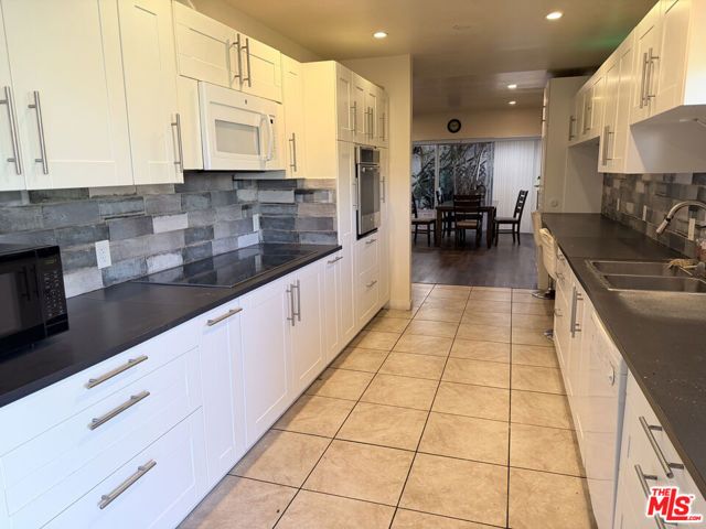 6732 Wooster Avenue, Los Angeles, CA 90056