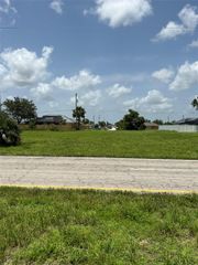 2213 KISMET PARKWAY E, Cape Coral, FL 33909