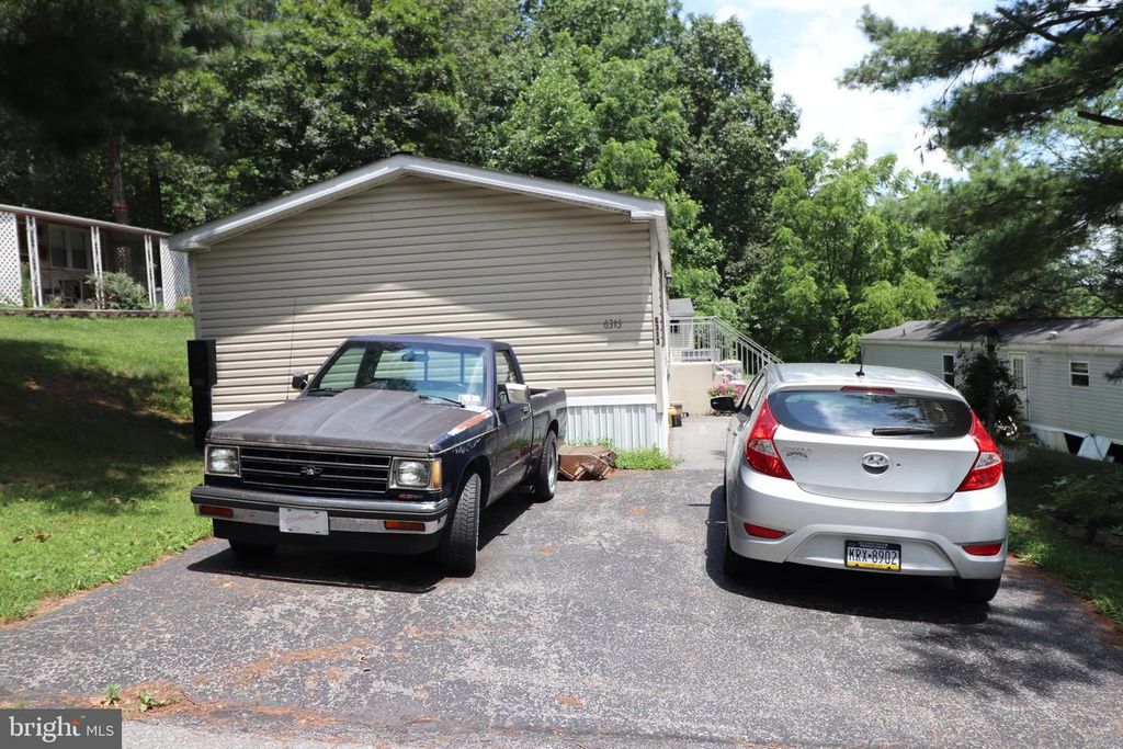 6313 NISBET CT, Slatington, PA 18080