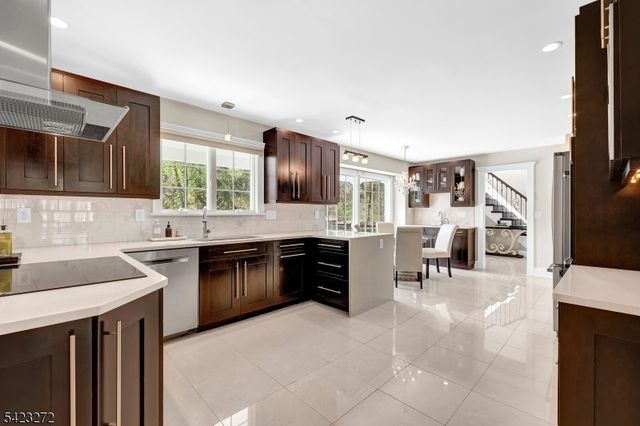 777 Valley Rd, Watchung Boro, NJ 07069