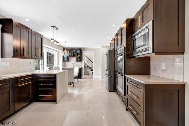 777 Valley Rd, Watchung Boro, NJ 07069