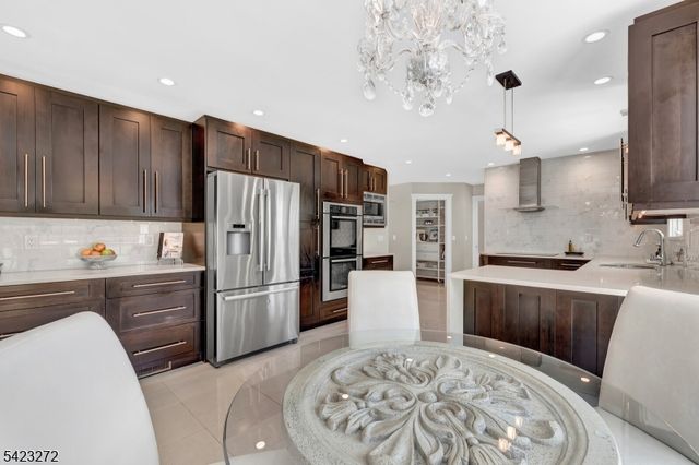 777 Valley Rd, Watchung Boro, NJ 07069