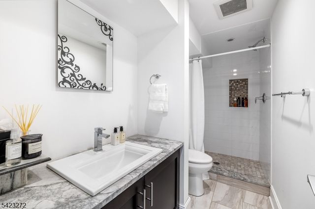 777 Valley Rd, Watchung Boro, NJ 07069