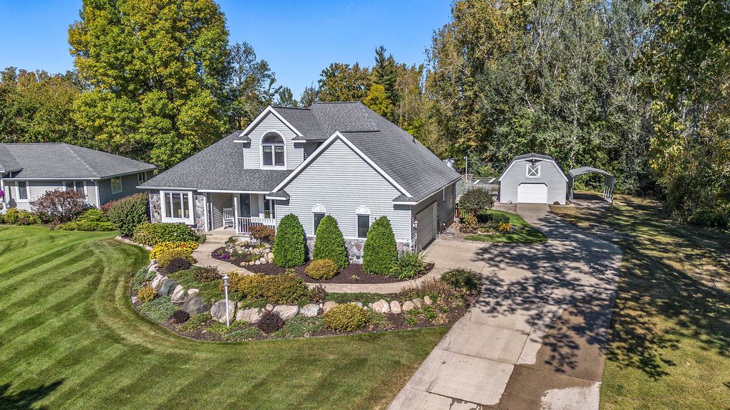 625 Grand Woods Court Ne, Plainfield Twp, MI 49525