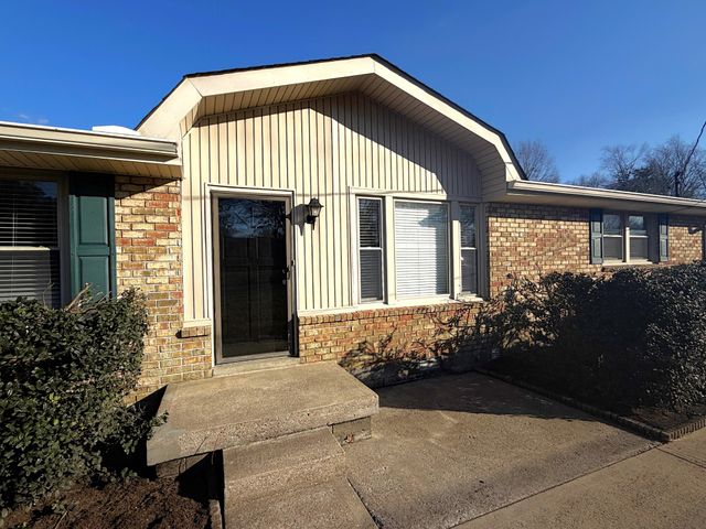 198 Wessington Pl, Hendersonville, TN 37075