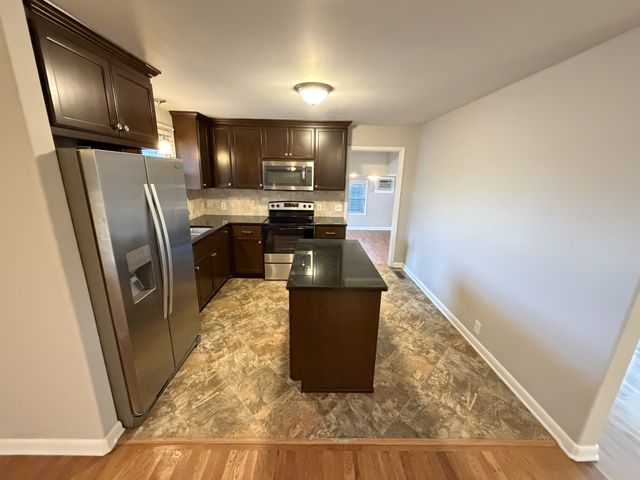 198 Wessington Pl, Hendersonville, TN 37075