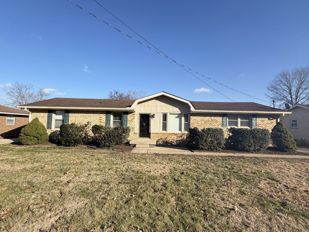 198 Wessington Pl, Hendersonville, TN 37075
