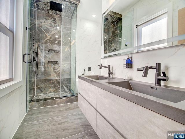 231 Clinton Avenue 2, Jersey City, NJ 07304