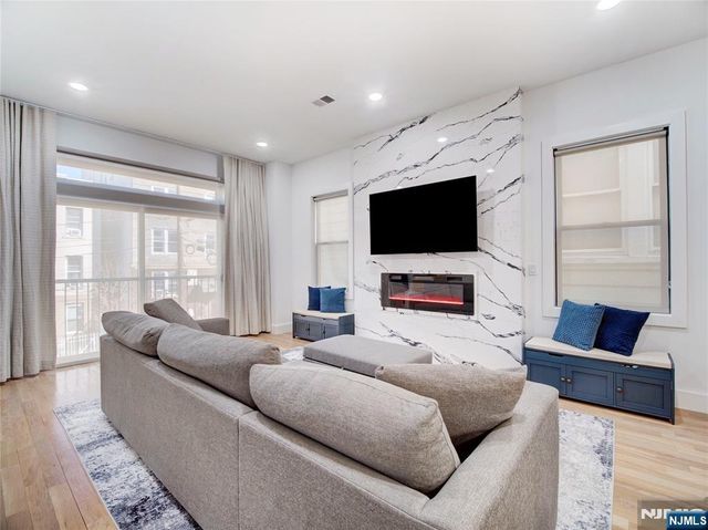 231 Clinton Avenue 2, Jersey City, NJ 07304