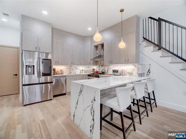 231 Clinton Avenue 2, Jersey City, NJ 07304