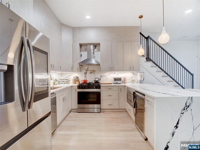 231 Clinton Avenue 2, Jersey City, NJ 07304