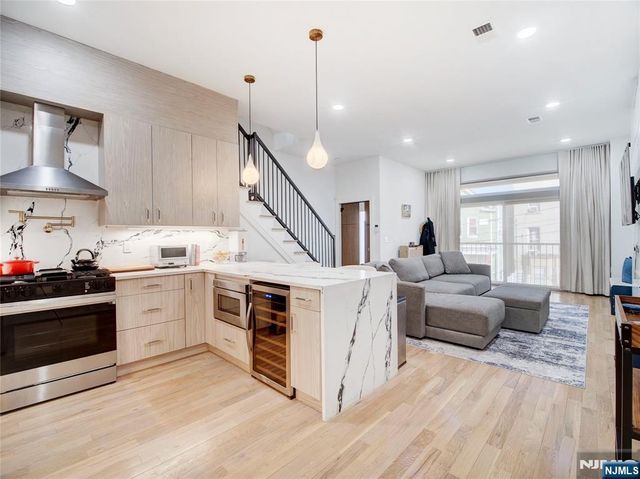 231 Clinton Avenue 2, Jersey City, NJ 07304