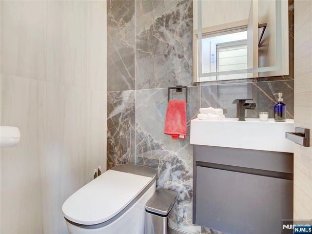 231 Clinton Avenue 2, Jersey City, NJ 07304