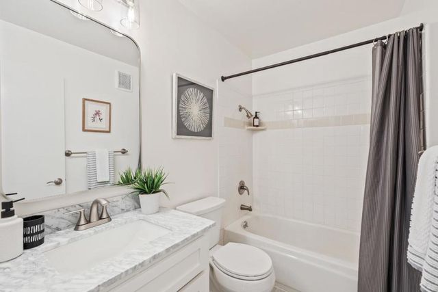 905 W Middlefield Road 917, Mountain View, CA 94043