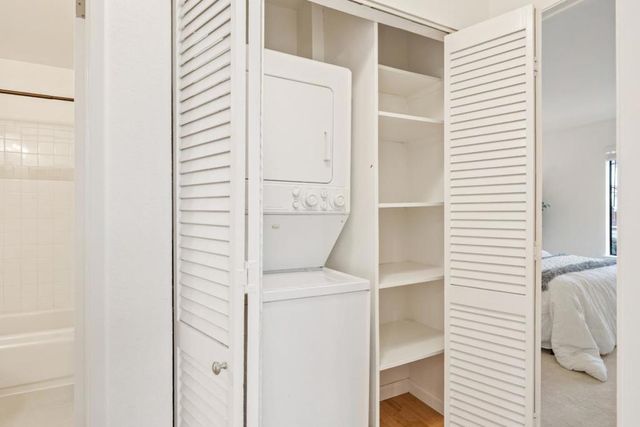 905 W Middlefield Road 917, Mountain View, CA 94043